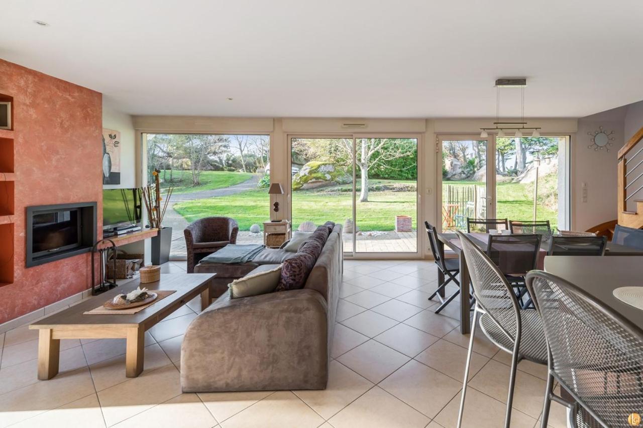 Villa Superbe 4 Etoiles Avec Tres Belles Prestations Et Jardin Sur La Mer A - Ref 7 *